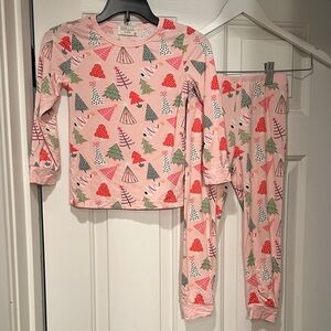 Pink Lily kids 4T   Pink Festive Tree Pajama Set.  Great condition